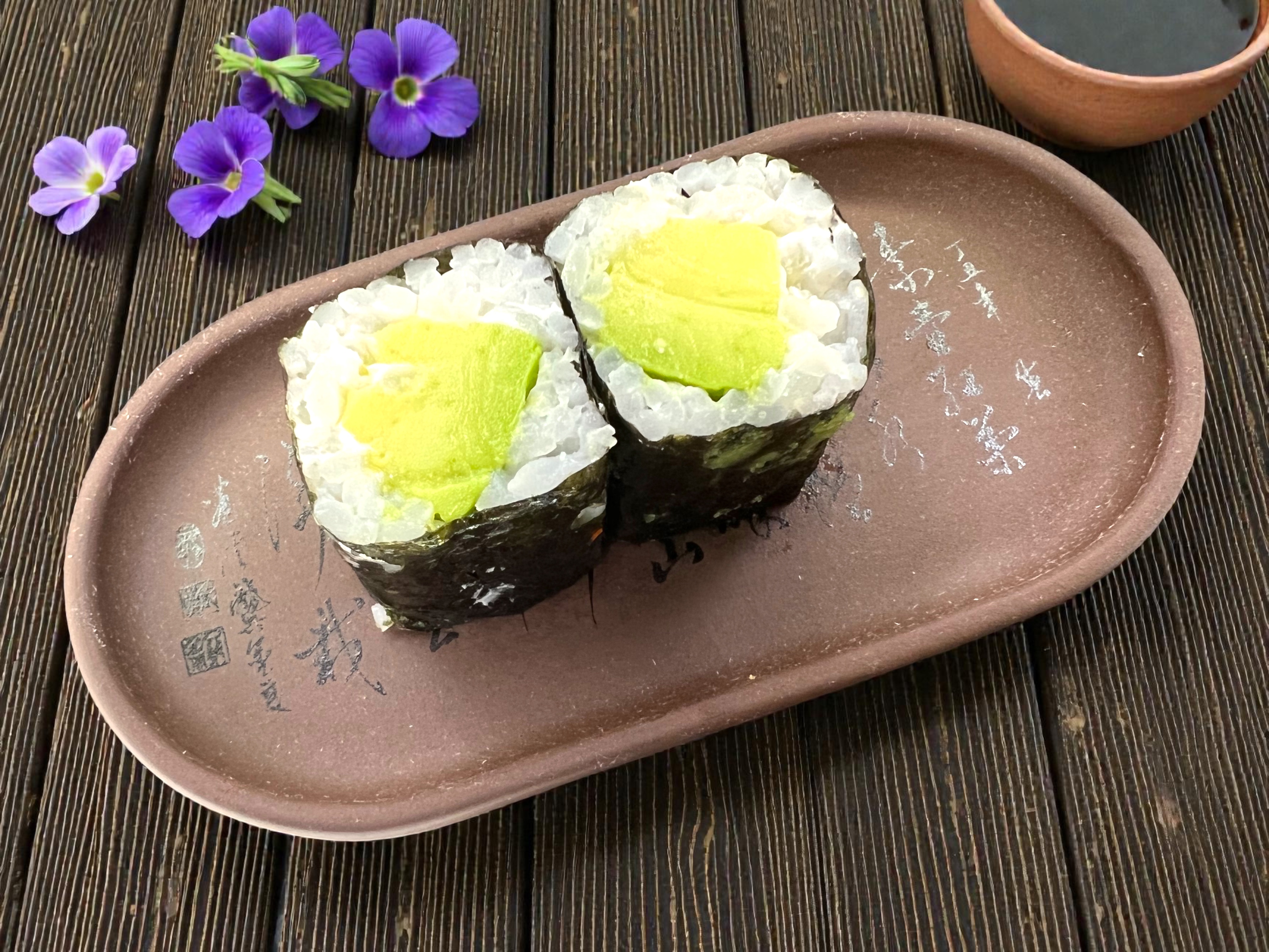 Maki Aguacate con Queso